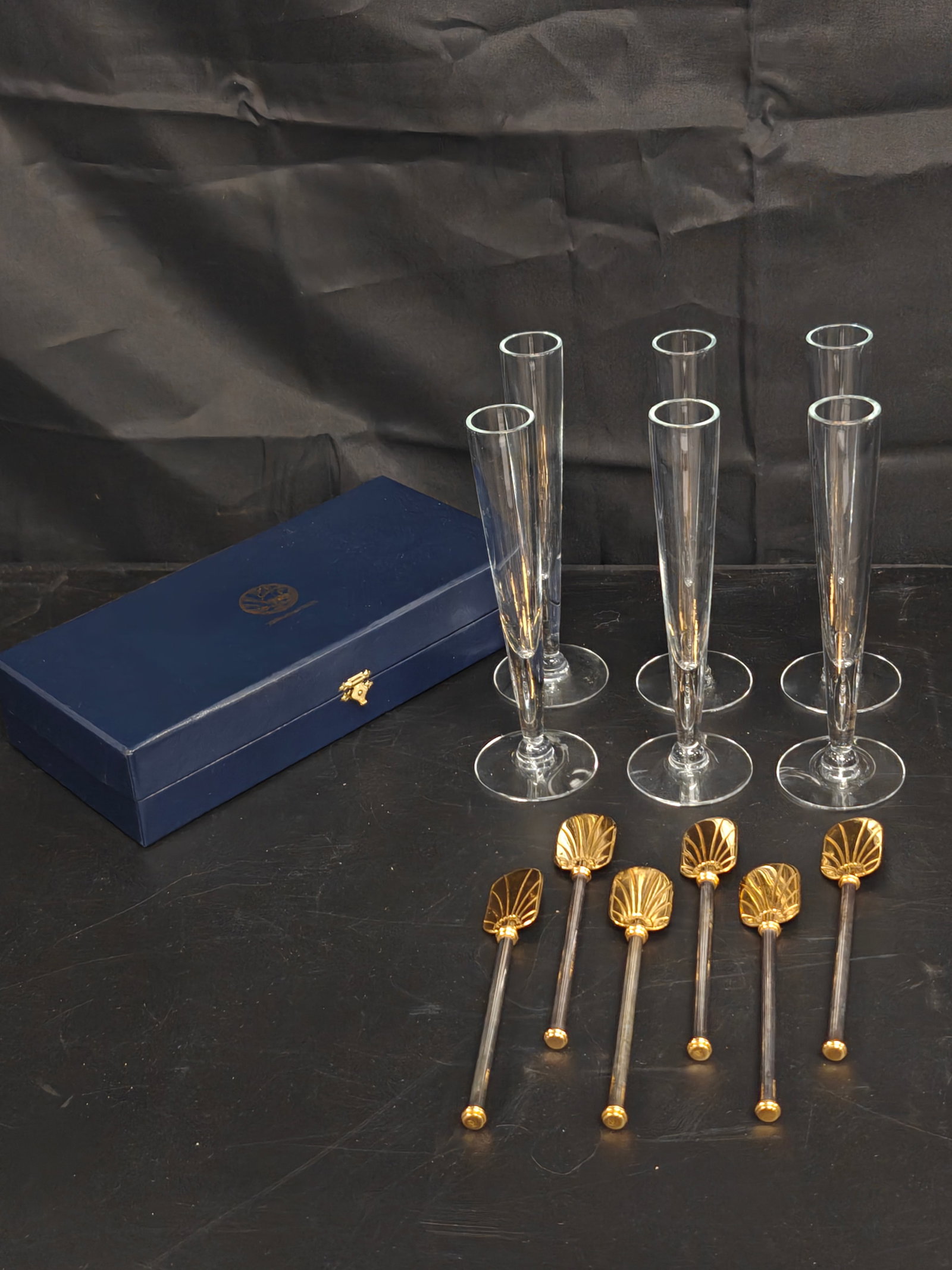 Petrossian Paris Caviar Service with Six Crystal Vodka Flutes, Six Caviar Spoons & Presentation Case (1 of 6)