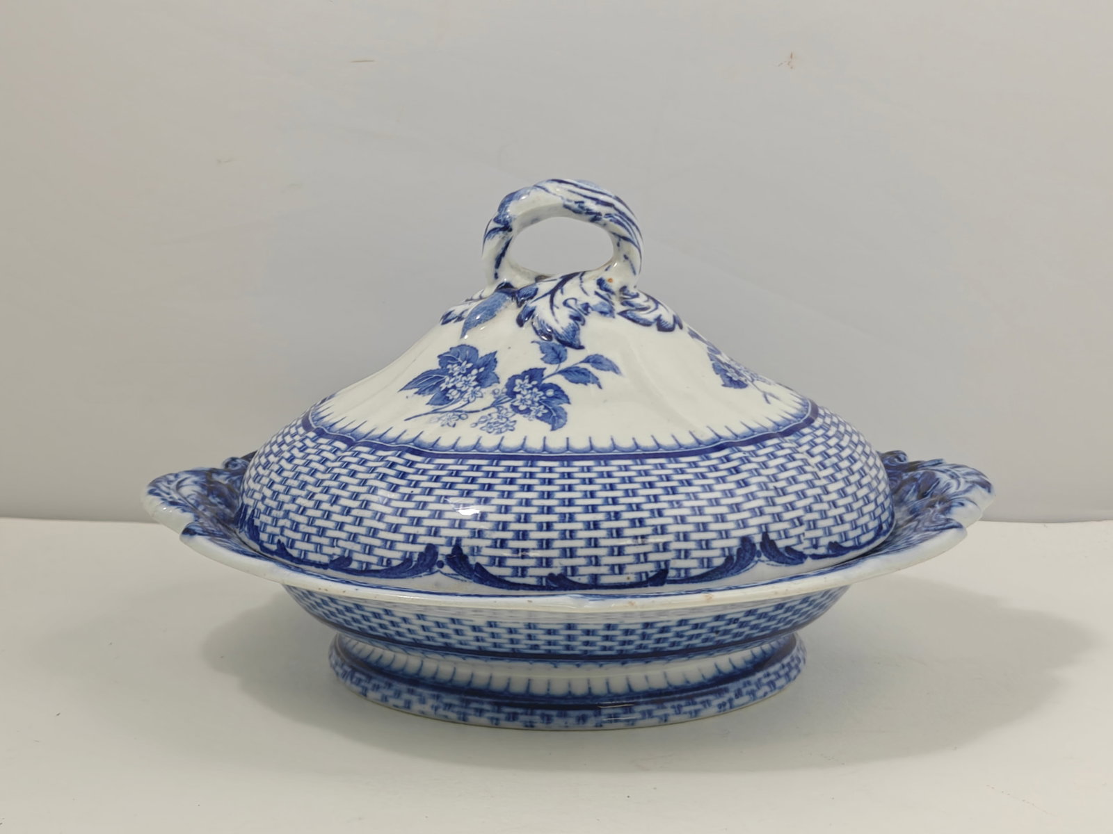 Antique Cauldon England Blue & White Covered Vegetable Tureen (1 of 6)
