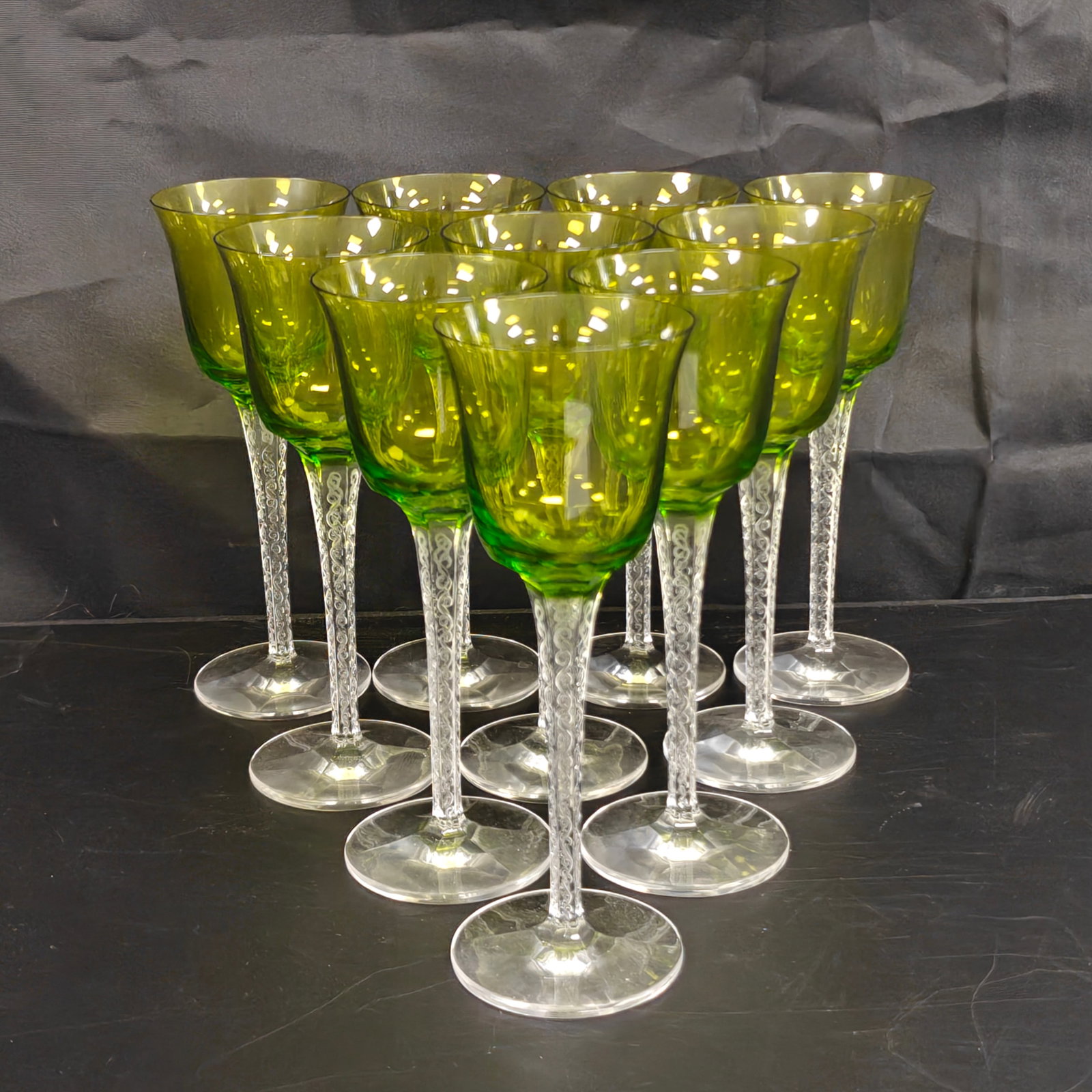 Set of 10 Lalique Trèves Chartreuse Crystal Wine Glasses (1 of 4)
