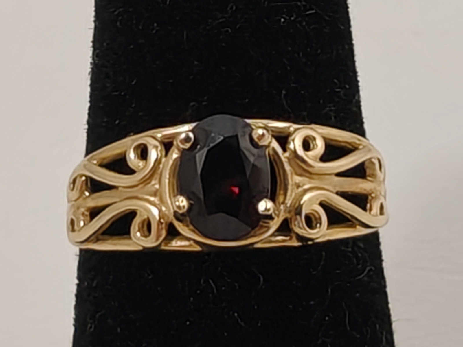 10K Gold Garnet Filigree Ring, Size 6.5 (1 of 5)