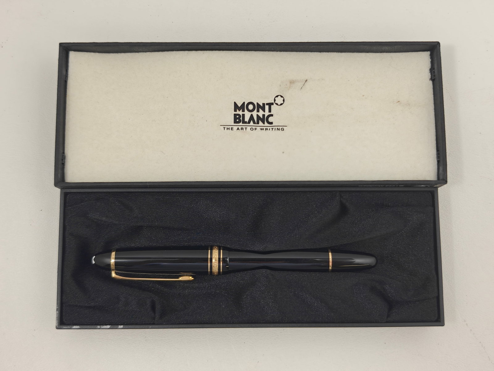 Montblanc Meisterstück LeGrand Document Marker No. 166 with Box: Montblanc Meisterstück LeGrand Document Marker, Model No. 166, featuring black precious resin construction with gold-plated trim and the signature Meisterstück cap band engraving. Includes the origi