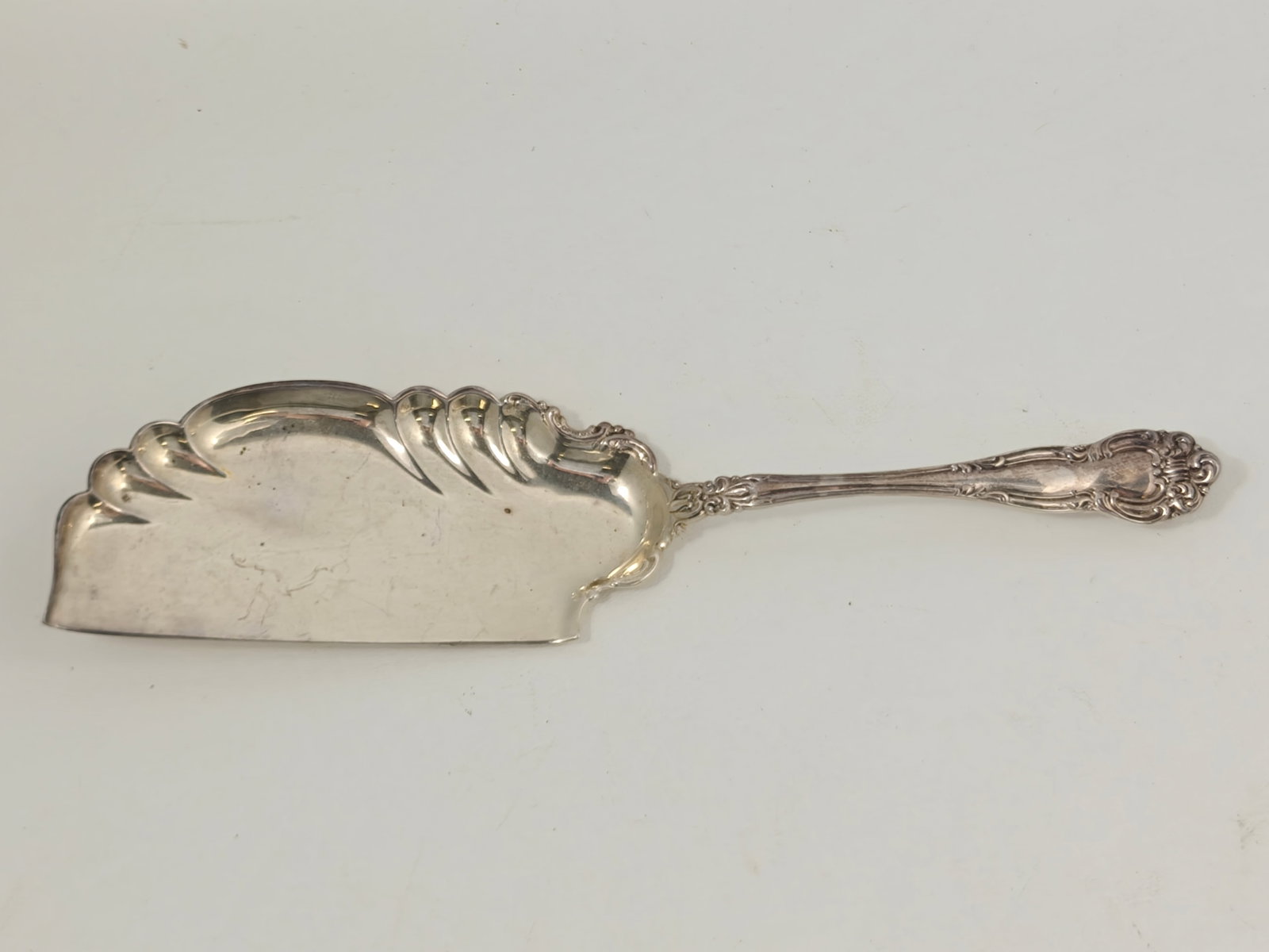 Antique R. Wallace & Sons Sterling Silver Fish Server – Florentine Pattern (1 of 7)