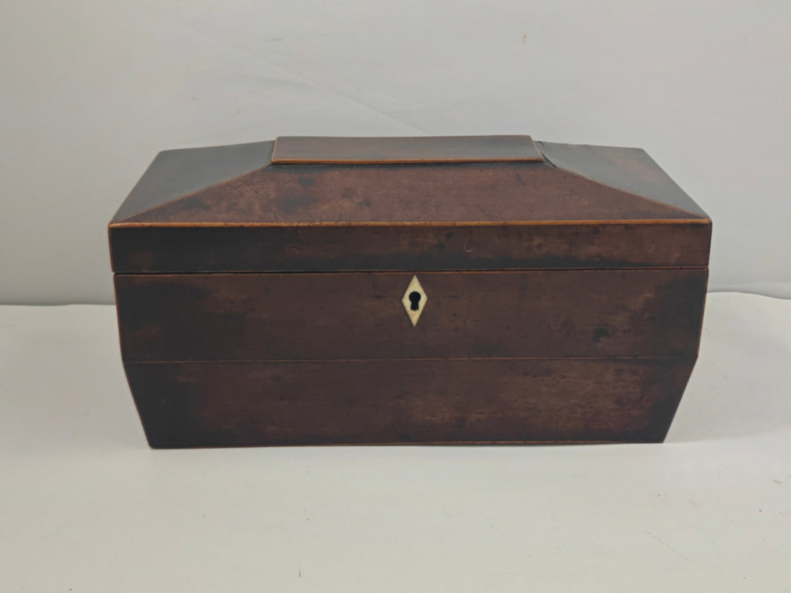 Antique English Mahogany Tea Caddy with Twin Canisters & Mazawattee Tea Tin: Antique English mahogany tea caddy featuring a sloped lid with inset handle, diamond-shaped bone escutcheon, and fitted interior with two original japanned metal tea canisters. Also included is a vint