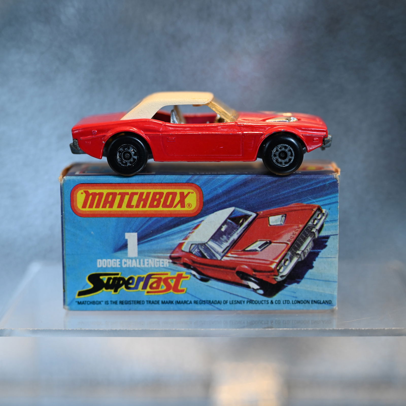 Matchbox No 1 - Dodge Challenger - Superfast - 1975 (1 of 10)