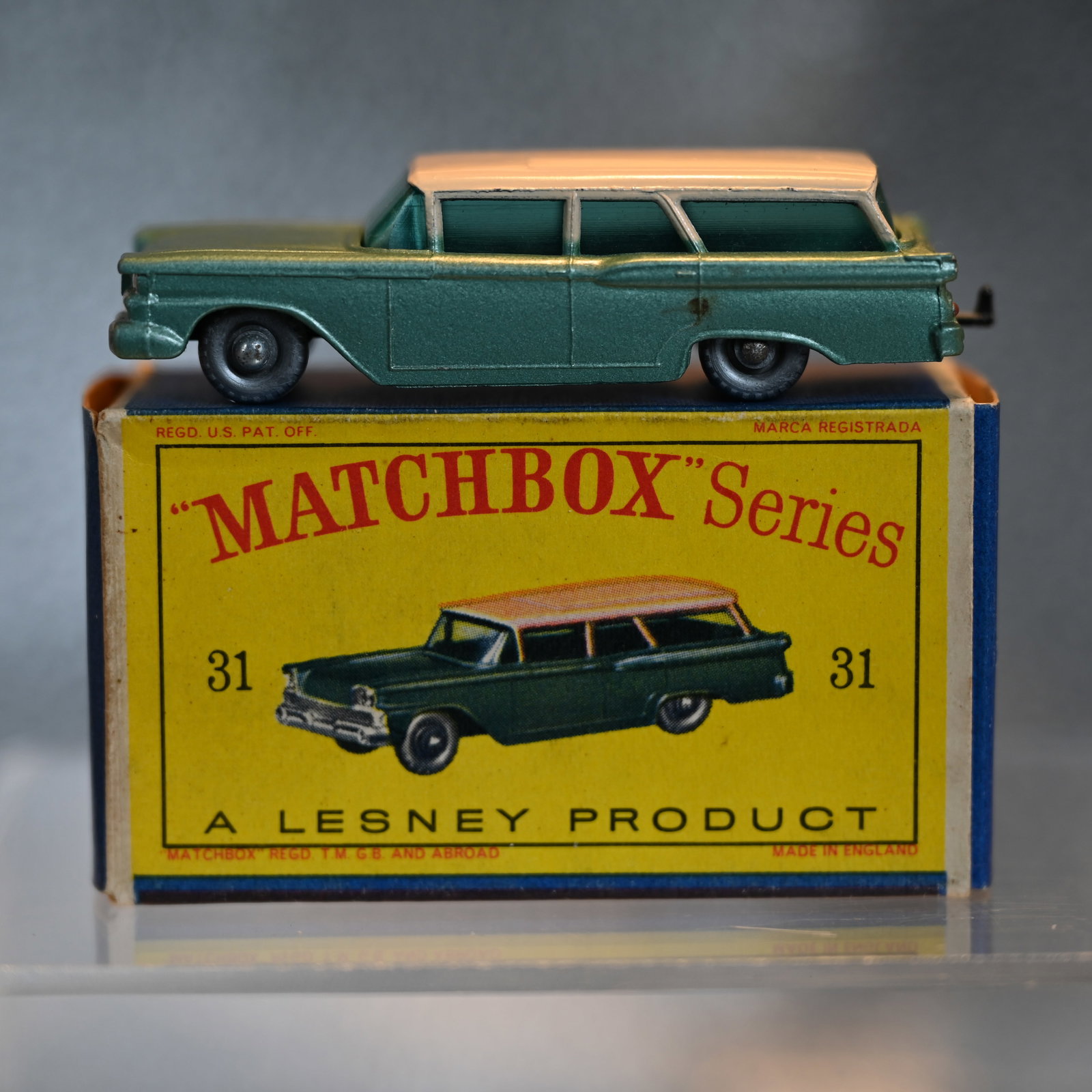 Matchbox Series No 31 - Ford Station Wagon - Green (1 of 10)