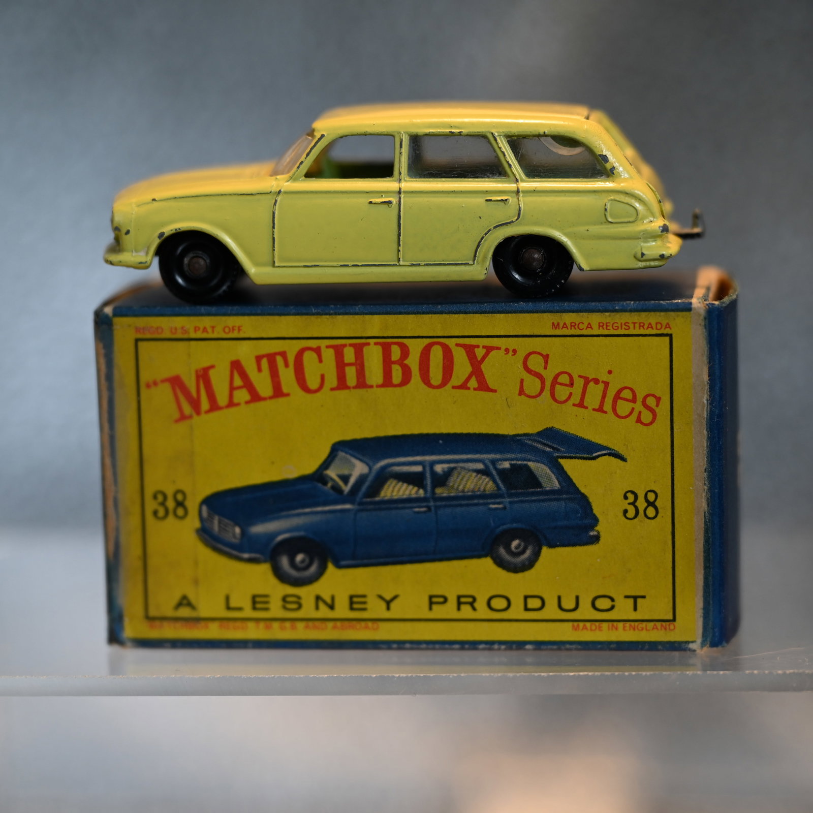 Matchbox Series No 38 - Vauxhall Victor Estate Car (1 of 13)