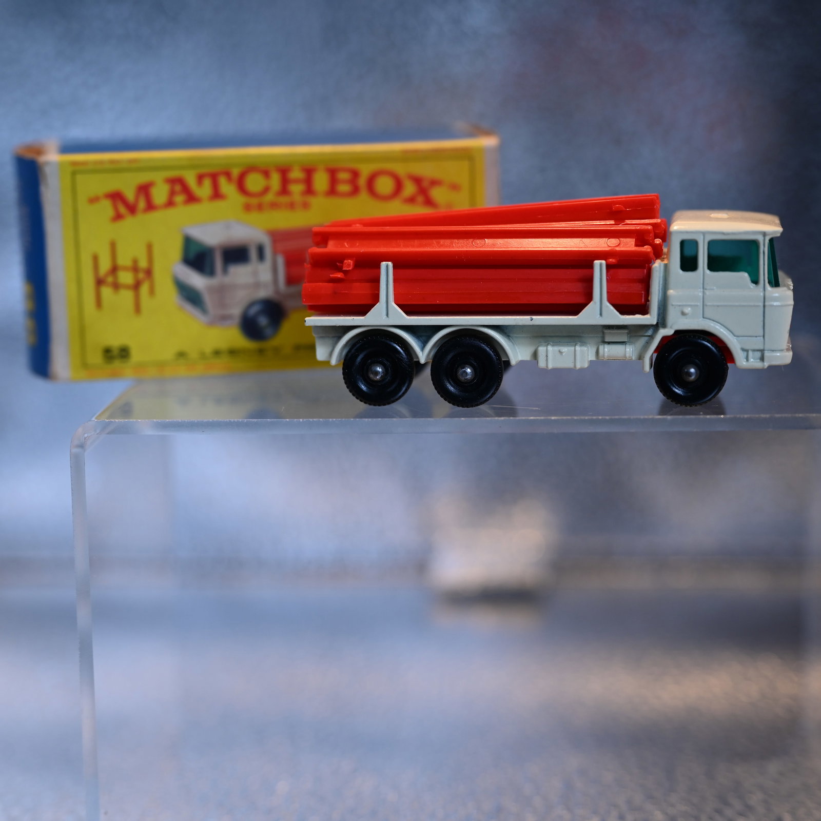 Matchbox Series New Model 58 - D.A.F. Girder Truck (1 of 12)