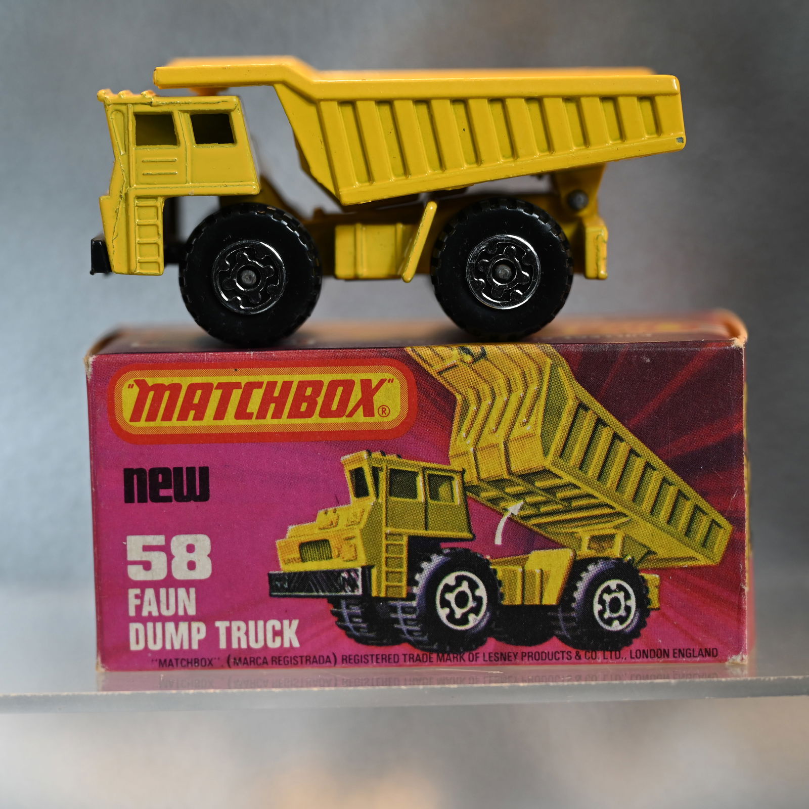 Matchbox New 58 - Faun Dump Truck - Superfast (1 of 14)