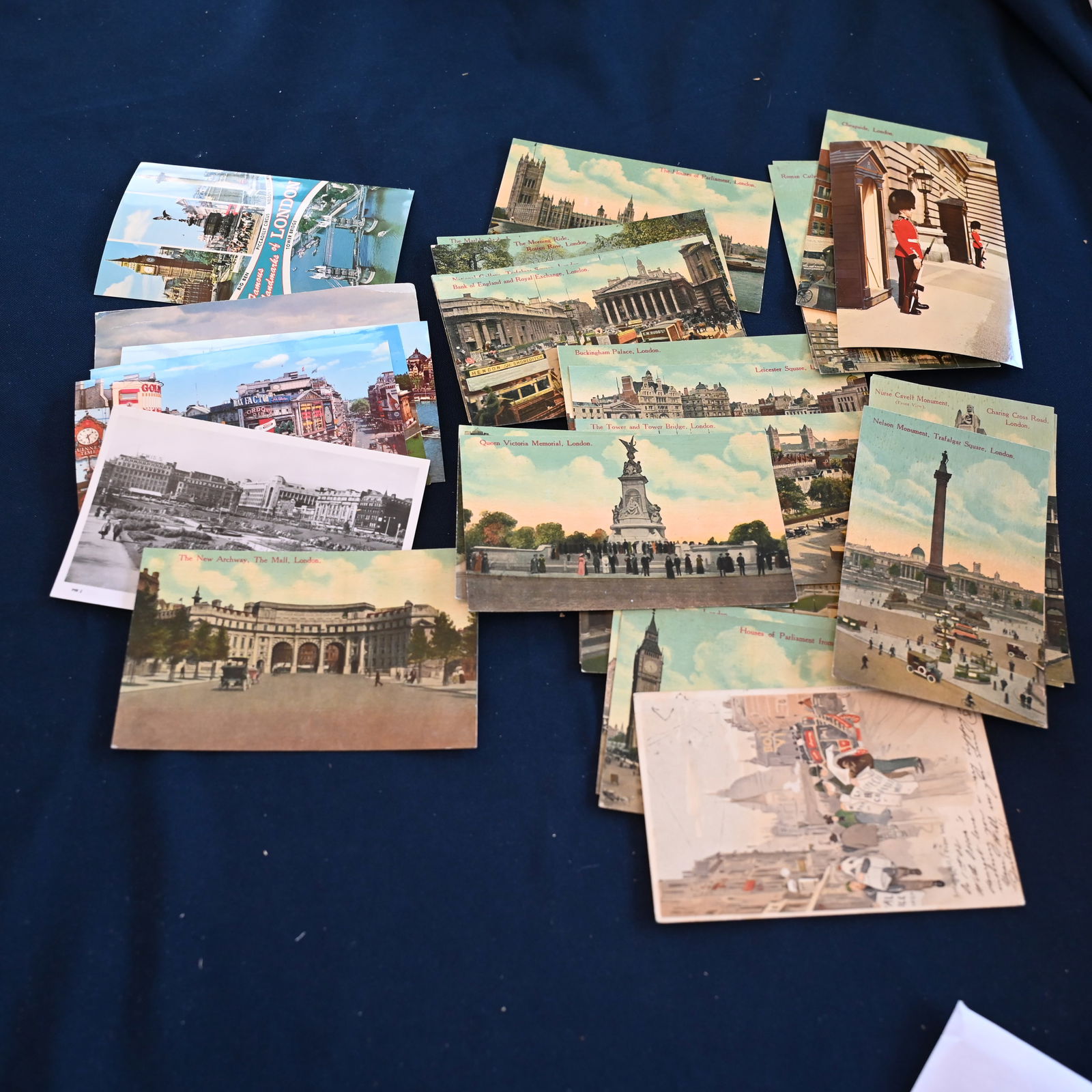 England - United Kingdon Postcards - Lot of 25+: Many tourist destinations