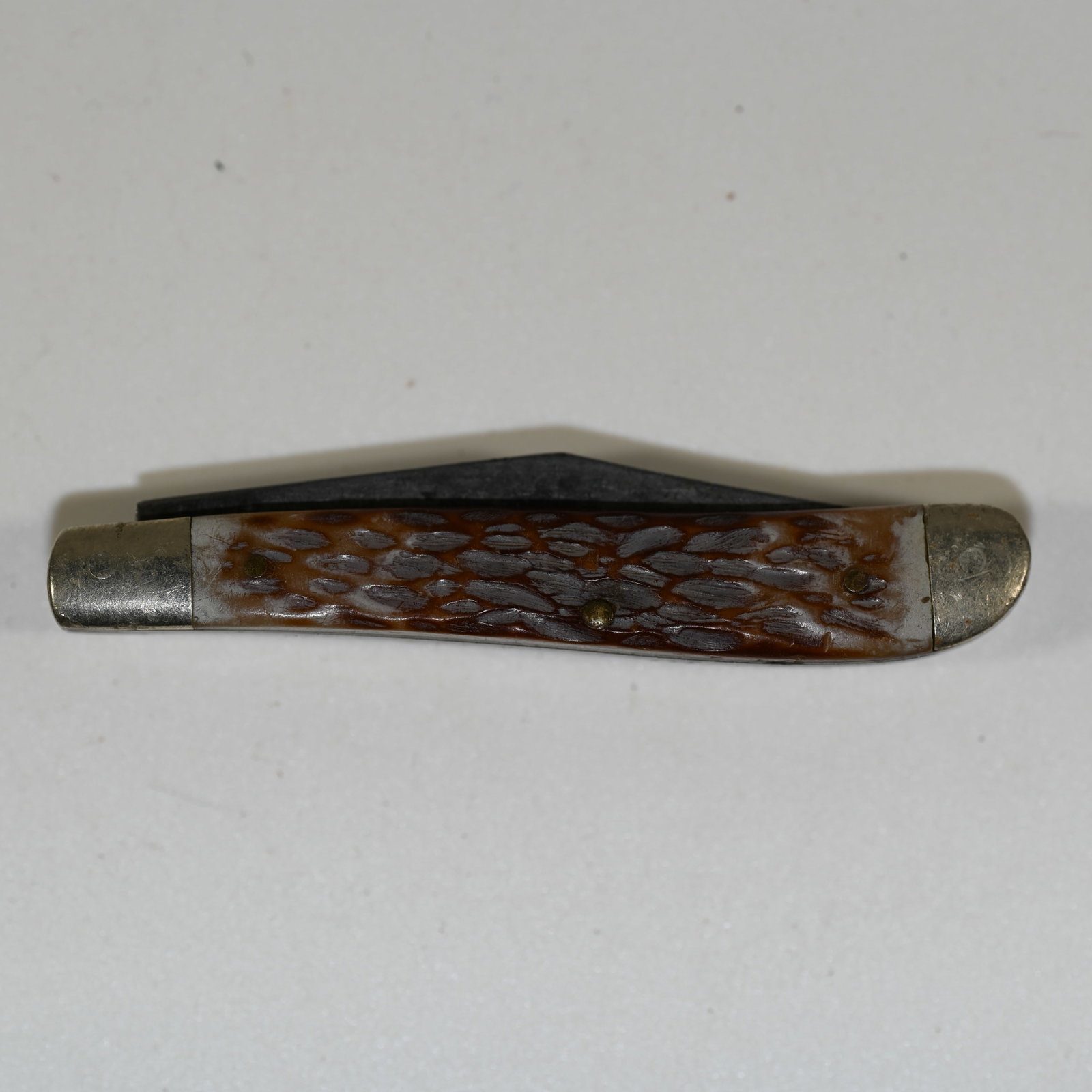 Kabar 1019 Pocket Knife - 2-Blade Knife: About 3 inches overall. Large blade, about 2 1/4 inches long and marked Kabar 1019