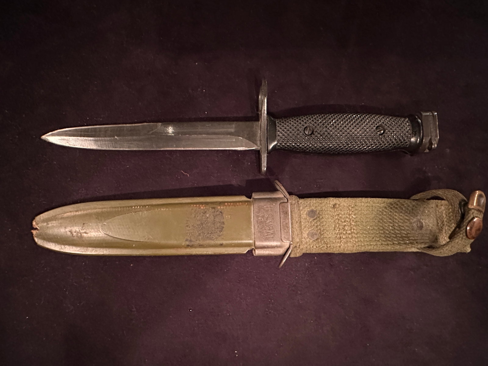 US M8A1 VP Co Knife Bayonet Scabbard: US M8A1 VP Co Knife Bayonet Scabbard. Please review the pictures for the condition. If you are into collecting Civil War, WW1, WW2, Korean War, or Vietnam War military items, this particular lot item 