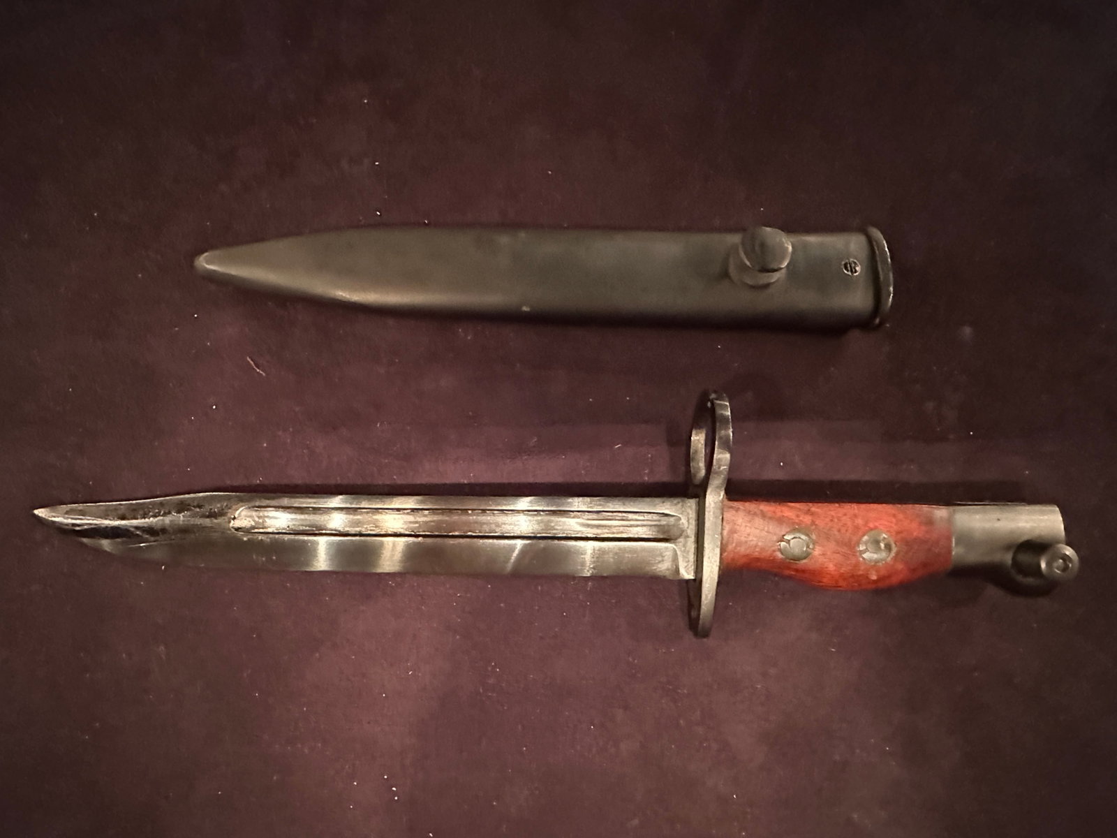Enfield No5 MK1 Jungle Carbine Bayonet: Enfield No5 MK1 Jungle Carbine Bayonet with Scabbard. Please review the pictures for the condition. If you are into collecting Civil War, WW1, WW2, Korean War, or Vietnam War military items, this part