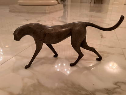 Loet Vanderveen Bronze Cheetah: Loet Vanderveen 1921-2015 Bronze Cheetah that is approximately 12 inches long by 9 inches tall and 5 inches wide. We have seen a lot of high end art such as a Camille Pissarro, a William Adolphe Bougu
