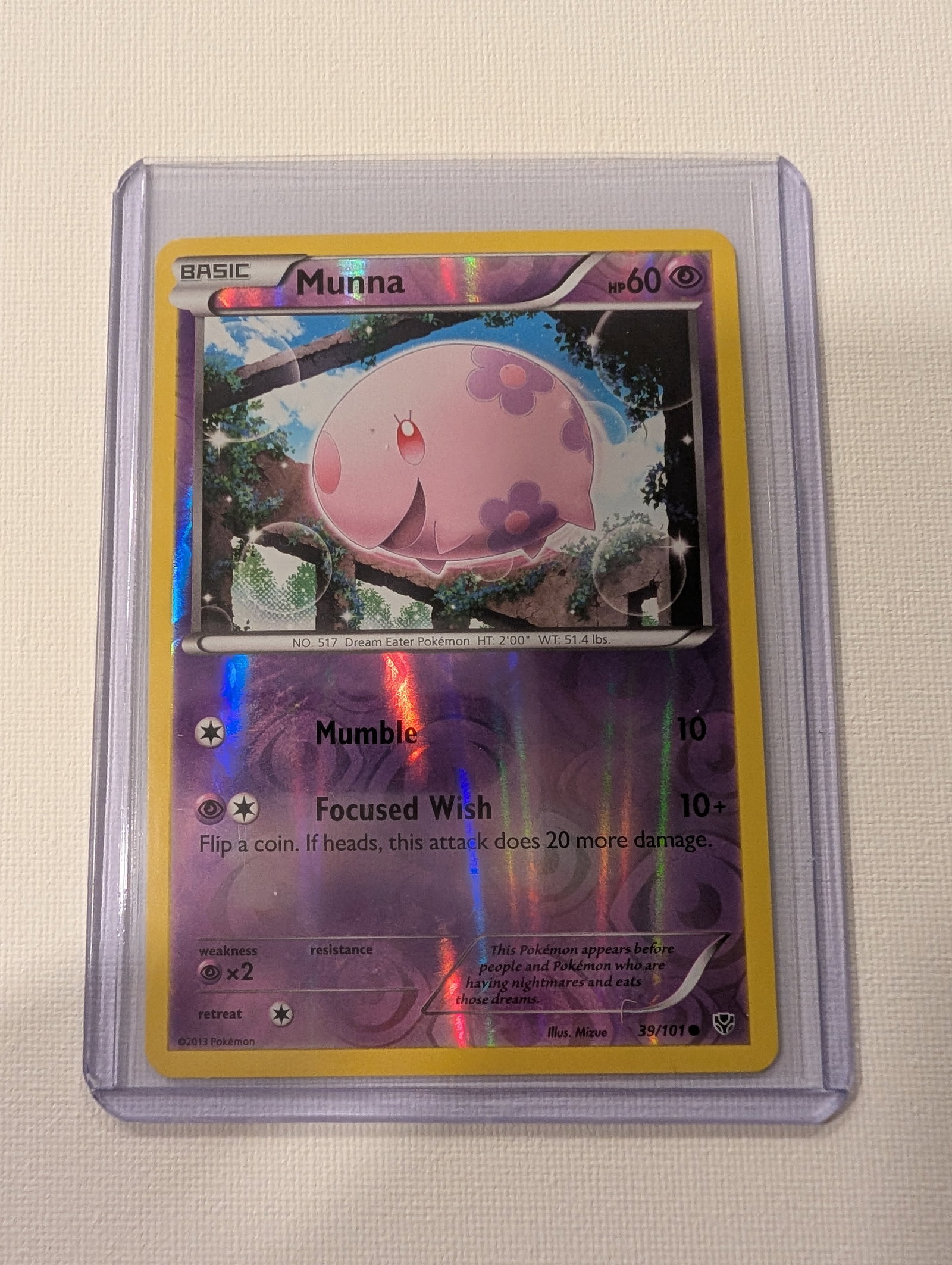 2013 Pokemon Munna 39 101 Black and White Plasma Blast Reverse Holo.: This lot is a Munna Reverse Holo card numbered 39 101 from the 2013 Plasma Blast expansion. It is a Psychic type Basic Pokemon with 60 HP and features artwork by the illustrator Mizue. The card includ