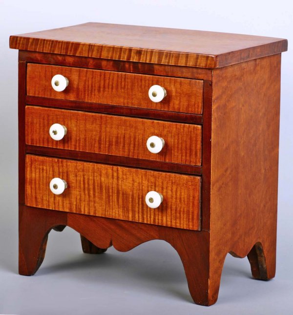 Miniature Mah & Tiger maple 3 Dr Hepplewhite ches: Miniature mahogany and Tiger maple 3 Drawer Hepplewhite chest, Ht 14.5". W 13.75", d 8.75"
