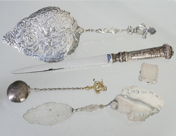 Lot of Sterling Items: Silver (4 hallmark) reticulated pointed serving piece L:8-1/2", a marked "sterling" unusual serving piece L:7-1/4", a very tiny hinge-covered pill box marked "925" along w/letter opener w/damaged hand