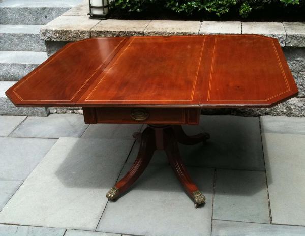 Federal Drop Leaf Table: American late federal/classical drop leaf breakfast table, c1820