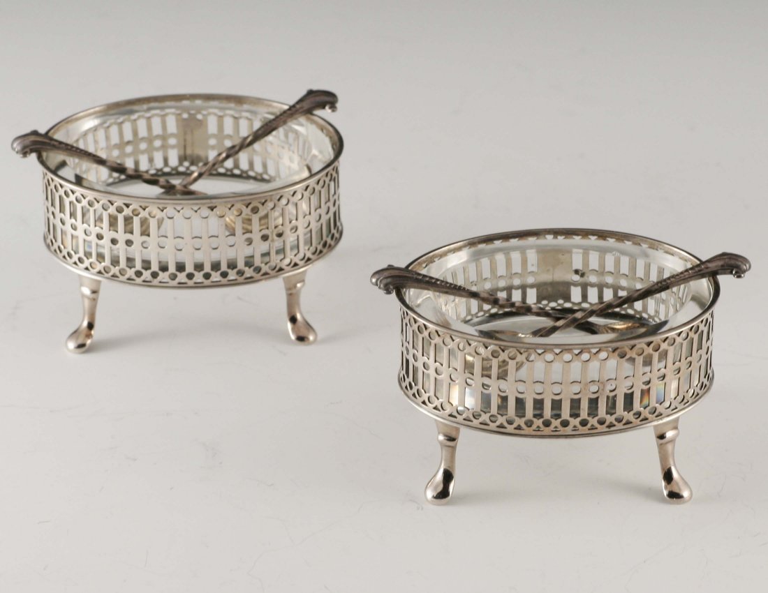 Rufus King Salt Cellars: Rufus King era individual salt cellars along with four fiddleback shell decorated spoons. Cellars are not hallmarked. All pieces bearing the King family coat of arms. Dimensions 3 x 1.75 inches, Total