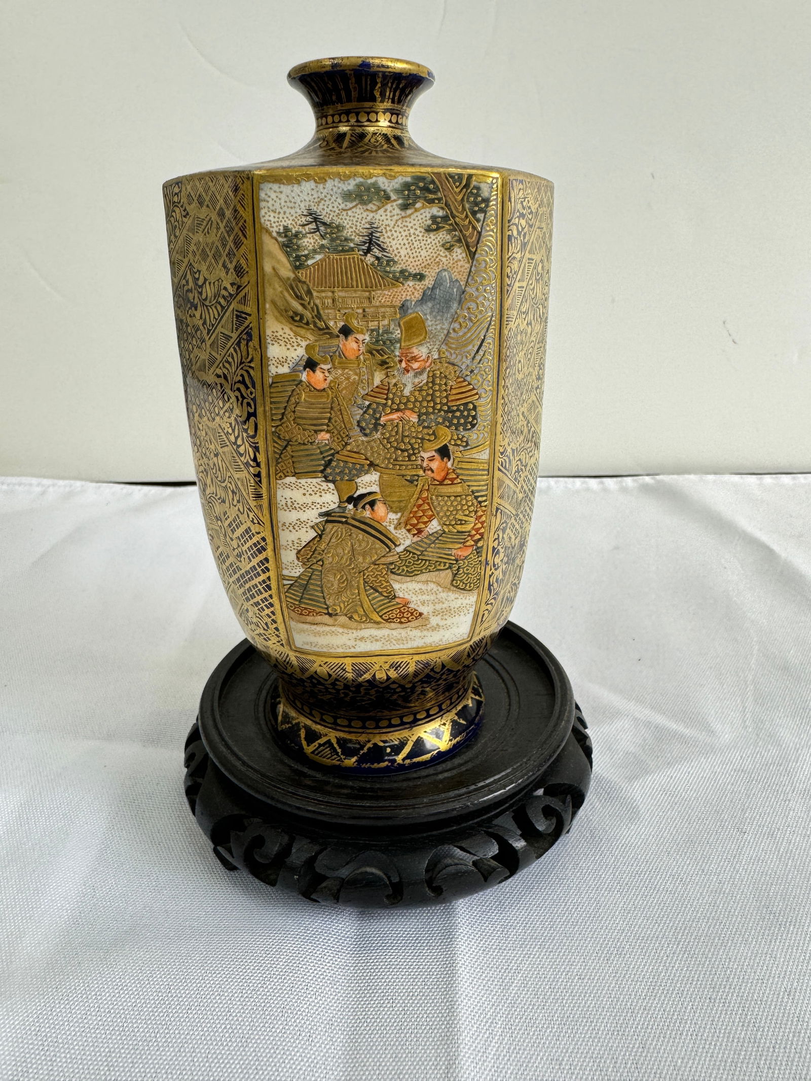 Japanese Antique Kutani Porcelain Vase: Japanese Antique Kutani Porcelain Vase