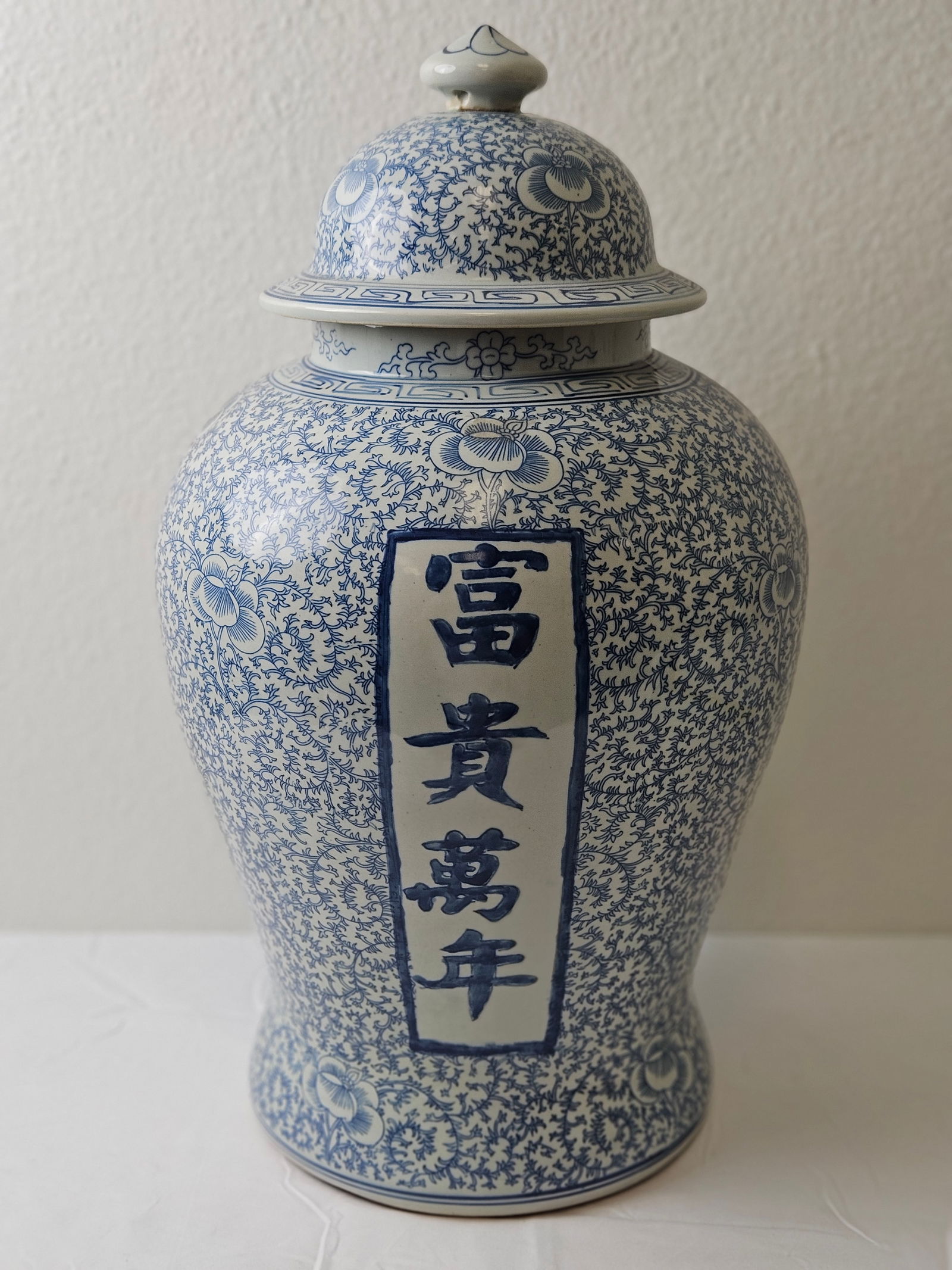 Large Chinese Jingdezhen Blue and White General Jar: Large Chinese Jingdezhen Blue and White General Jar