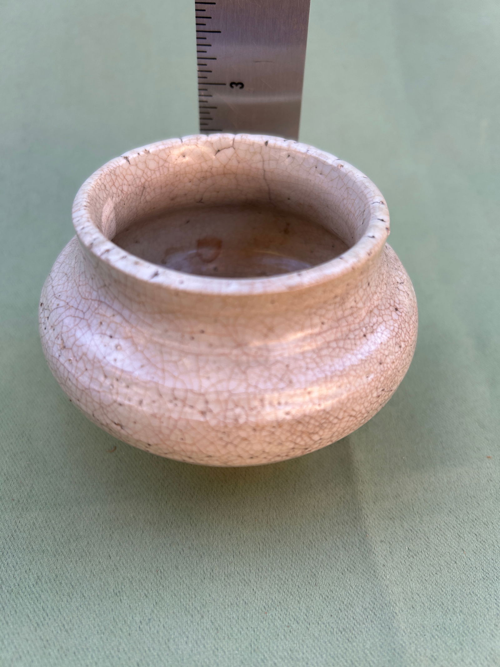 An antique Ge-type glaze porcelain jar, China (1 of 4)