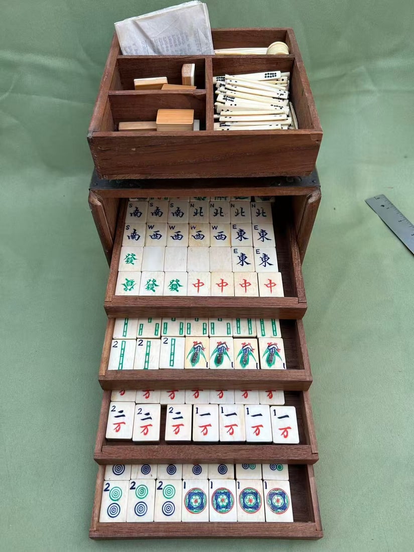 A bone Mahjong set, Late Qing to Republic period, China: A bone Mahjong set, Late Qing to Republic period, China