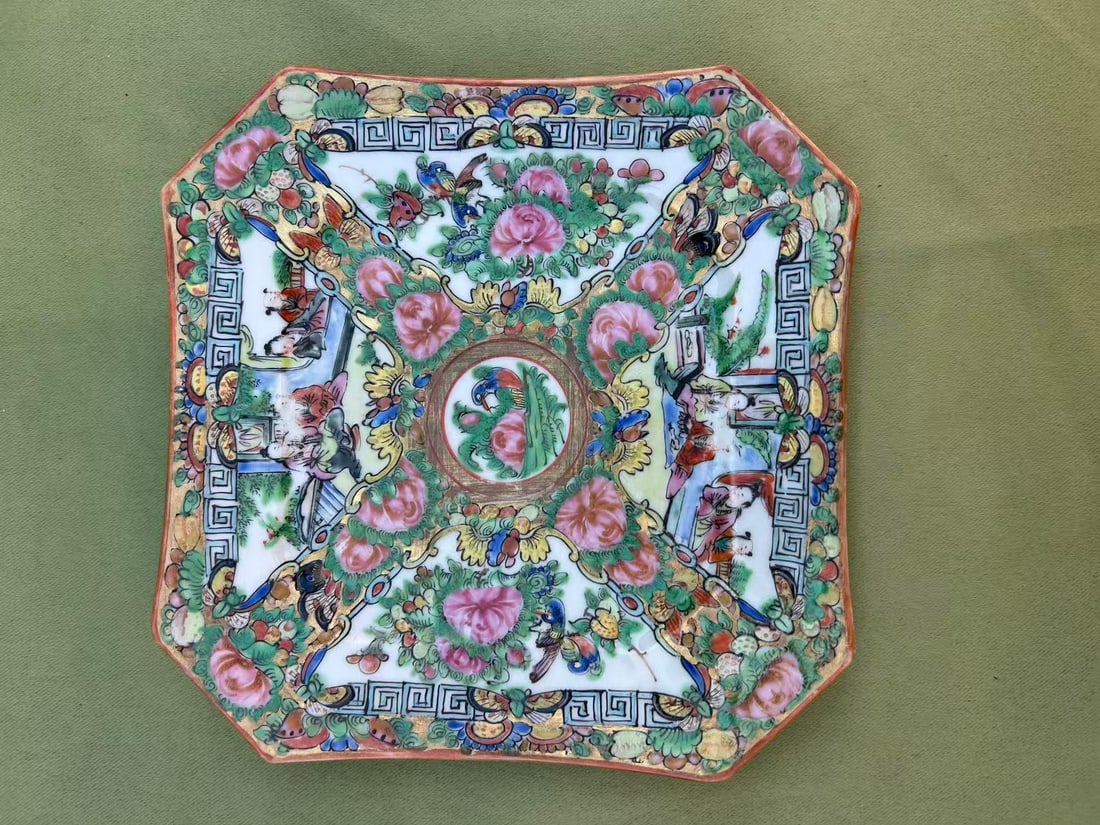 A Canton porcelain piece, Export to Early PRC period, China: A Canton porcelain piece, Export to Early PRC period, China
