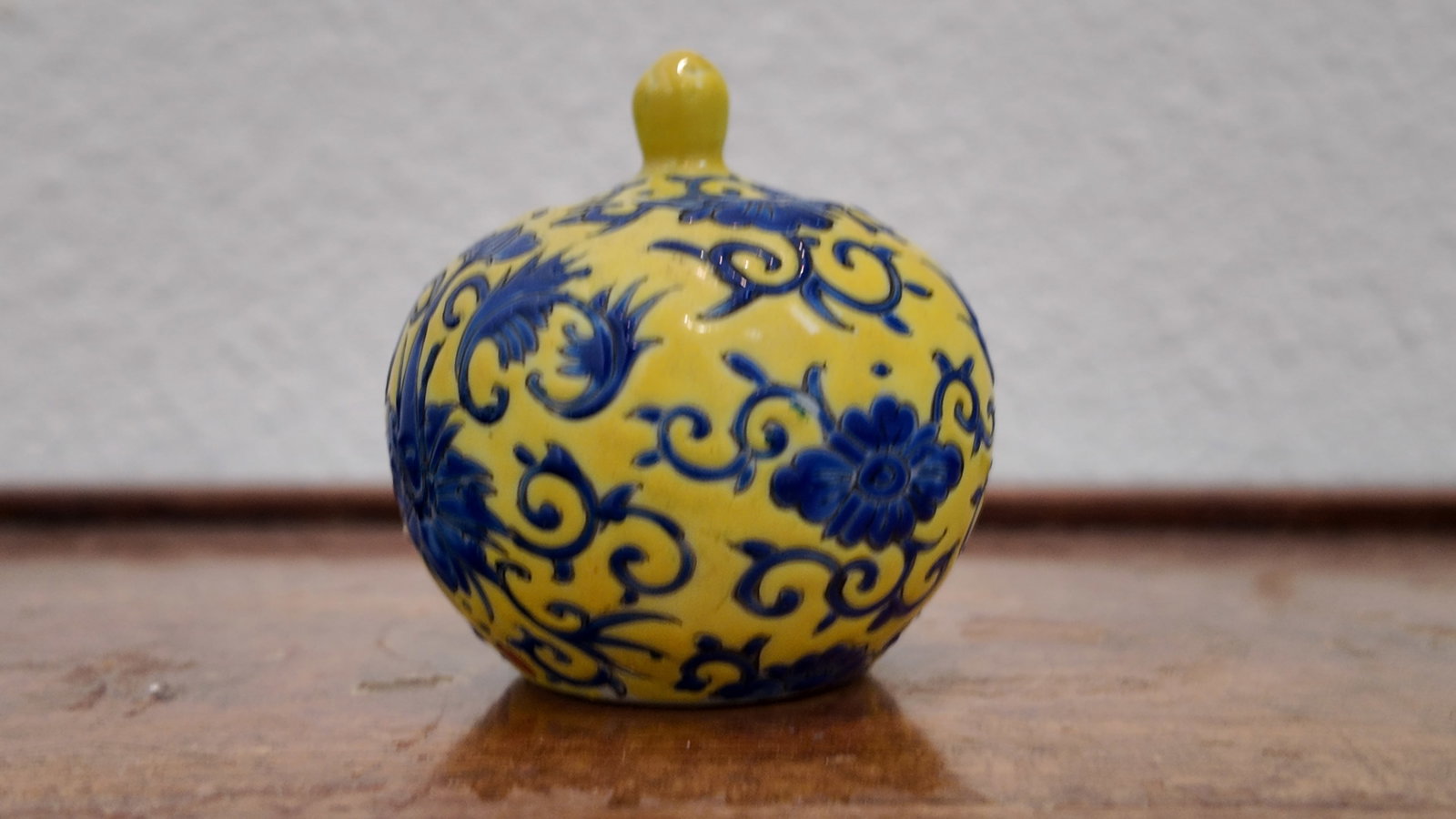 Rare Antique Chinese 19 C. Porcelain Miniature Vase.: Rare Antique Chinese 19 C. Porcelain Miniature Vase.