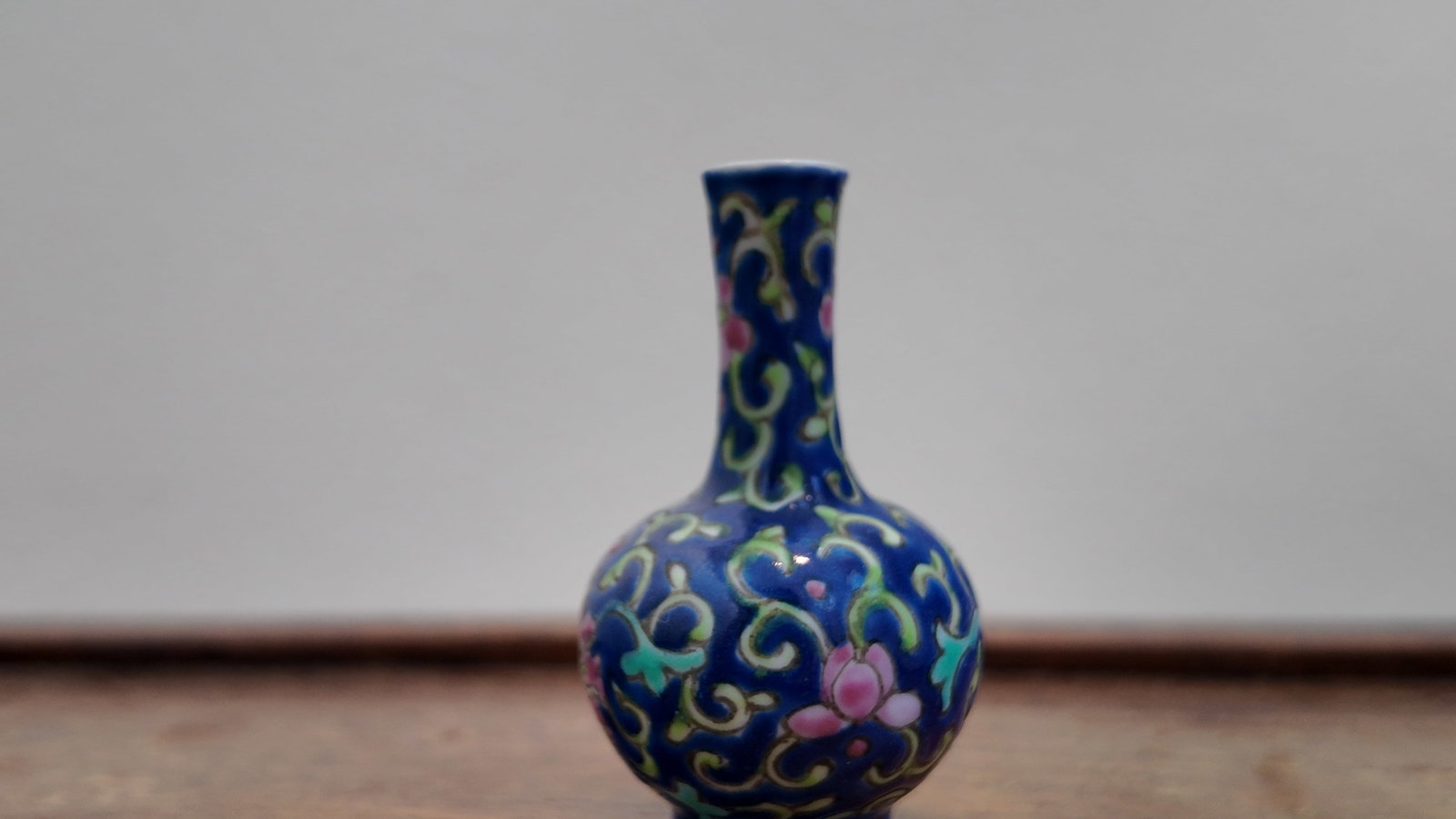Rare Antique Chinese 19 C. Porcelain Miniature Vase.: Rare Antique Chinese 19 C. Porcelain Miniature Vase.