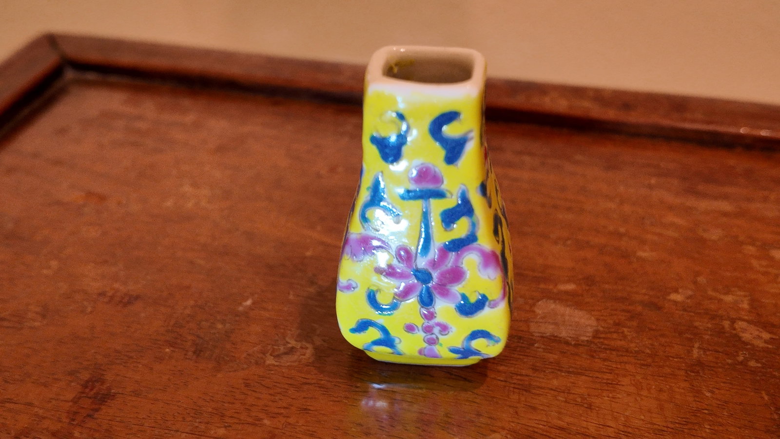 Rare Antique Chinese 19 C. Porcelain Miniature Vase.: Rare Antique Chinese 19 C. Porcelain Miniature Vase.