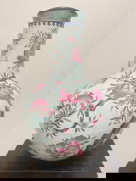 Chinese Qing Dynasty Large Famille Rose Peach Vase Tianqiuping