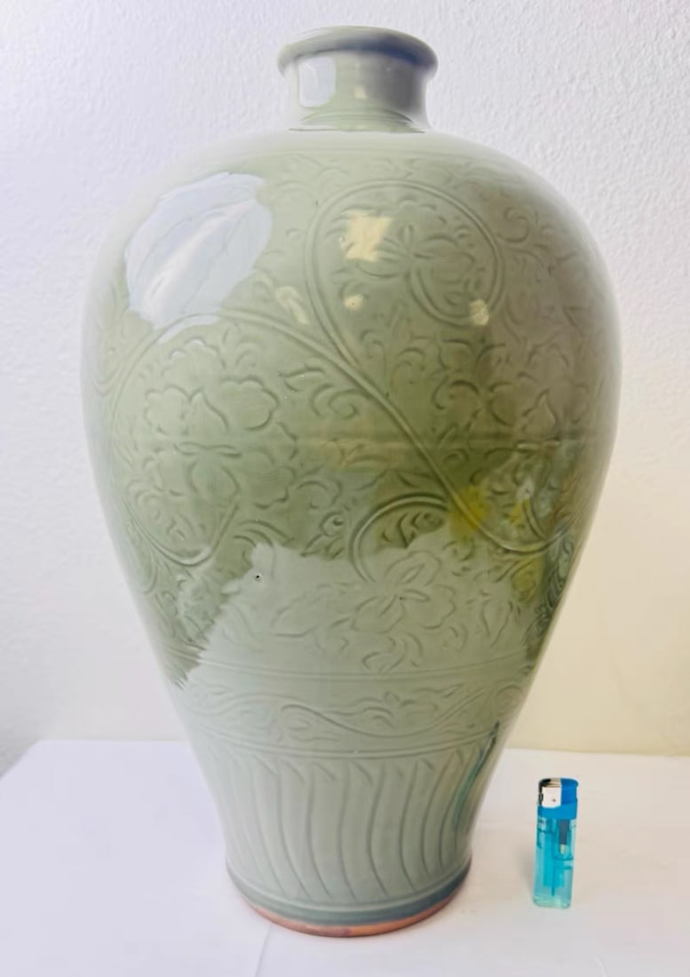 Chinese Qing Dynasty Antique Huge Size Longquan celadon vase: Chinese Qing Dynasty Antique Huge Size Longquan celadon vase
