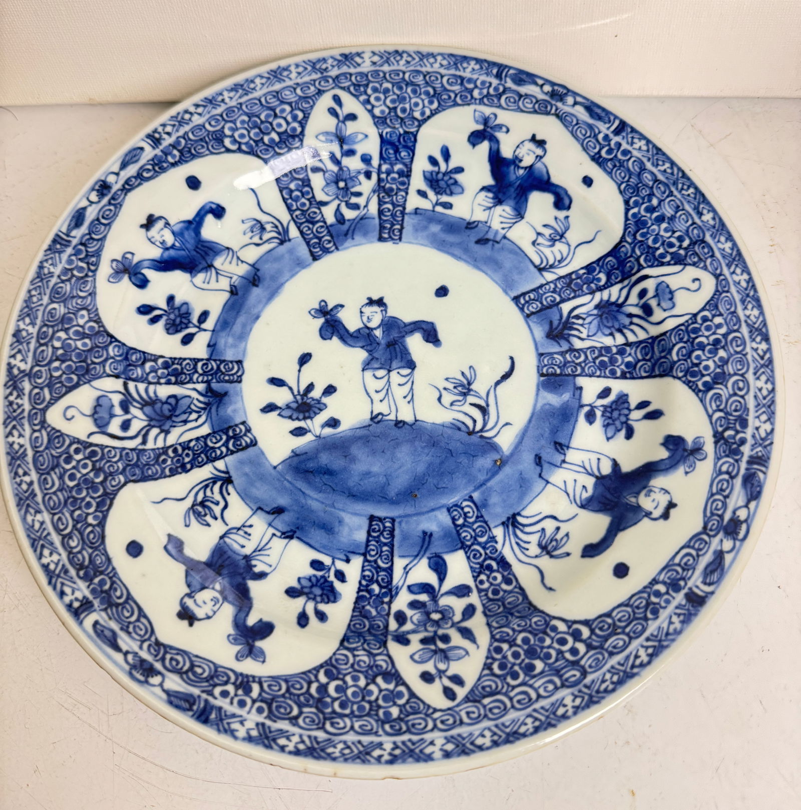 Chinese Qing Dynasty Kangxi Period Blue and White Porcelain Plate: Chinese Qing Dynasty Kangxi Period Blue and White Porcelain Plate