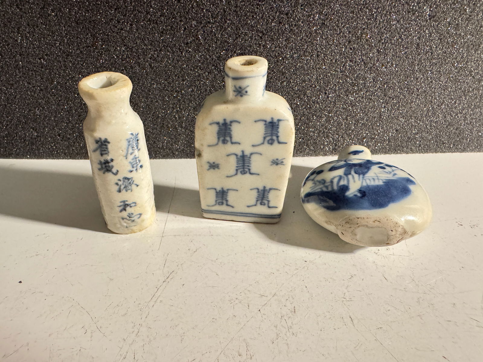 Three pieces of Chinese Qing Dynasty Blue and White Snuff Bottles: Three pieces of Chinese Qing Dynasty Blue and White Snuff Bottles