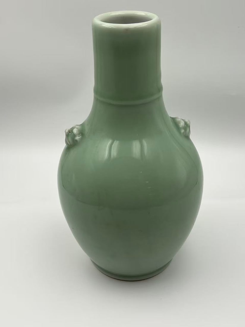 Chinese Antique Hand-Painted Porcelain: This lot is located in China. Please review the pre-auction notice prior to bidding.