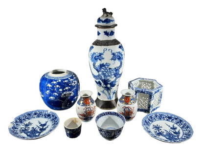 A COLLECTION OF CHINESE AND JAPANESE PORCELAIN ITEMS Comprising a Chinese Nanking blue and white: A COLLECTION OF CHINESE AND JAPANESE PORCELAIN ITEMS Comprising a Chinese Nanking blue and white vase, two Chinese Kangxi dishes, a pair of Japanese imari vases, Chinese ginger jar, tea bowl and other