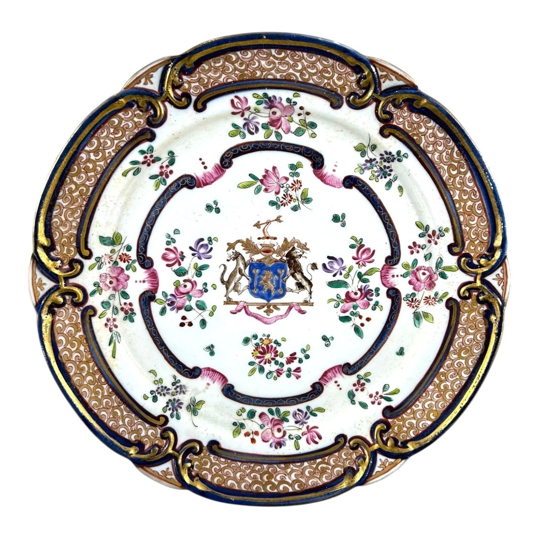 EDME SAMSON. 19TH CENTURY FRECH ARMORIAL PLATE IN THE CHINESE EXPORT STYLE. Decorated with central (1 of 2)