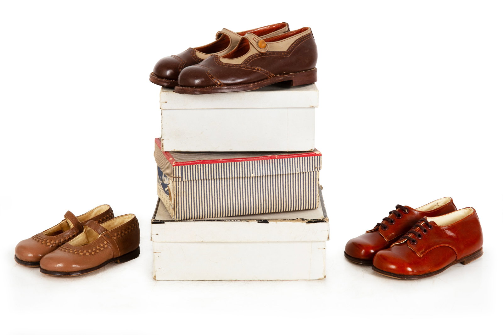 Group of Three Pairs of Vintage French Children’s Leather Shoes with Boxes (1 of 12)