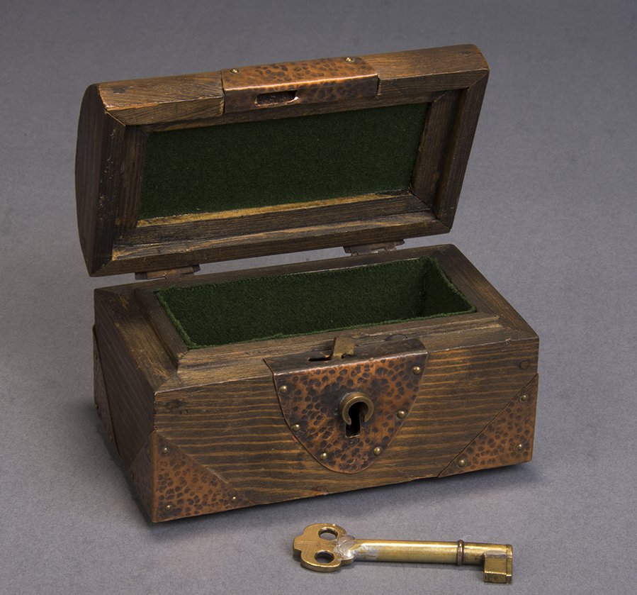 Prediction Chest – (Loyd?) (1 of 1)