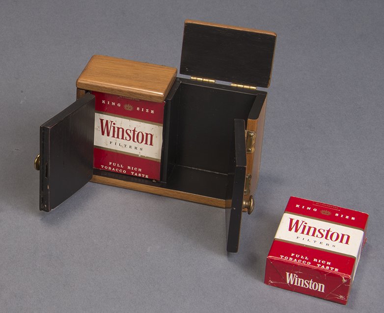 Sucker Cigarette Box – Owen Magic (1 of 2)
