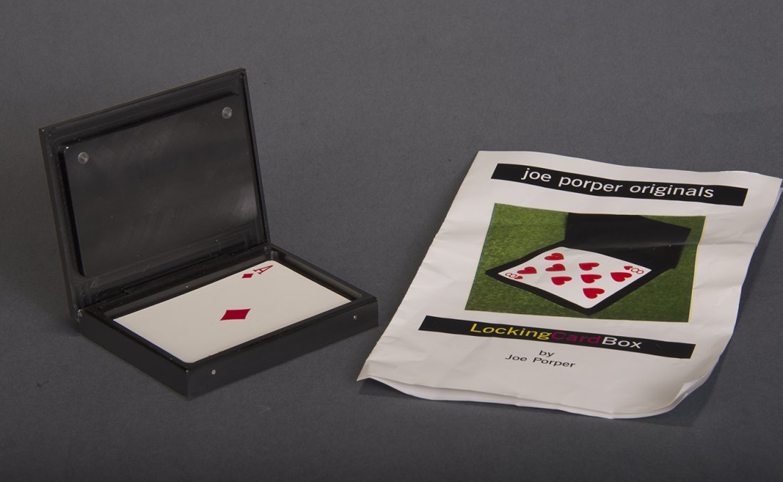 Locking Card Box – Joe Porper: Expertly made from genius machinist Joe Porper, this locking card box can handle the toughest of examinations. Black anodized metal. With instructions written by Pete Brio. Condition: Excellent.