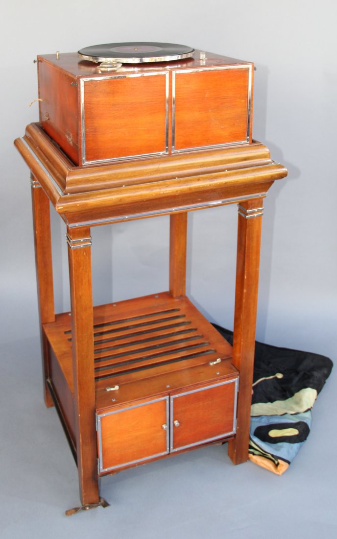 VANISHING GRAMOPHONE (1 of 6)