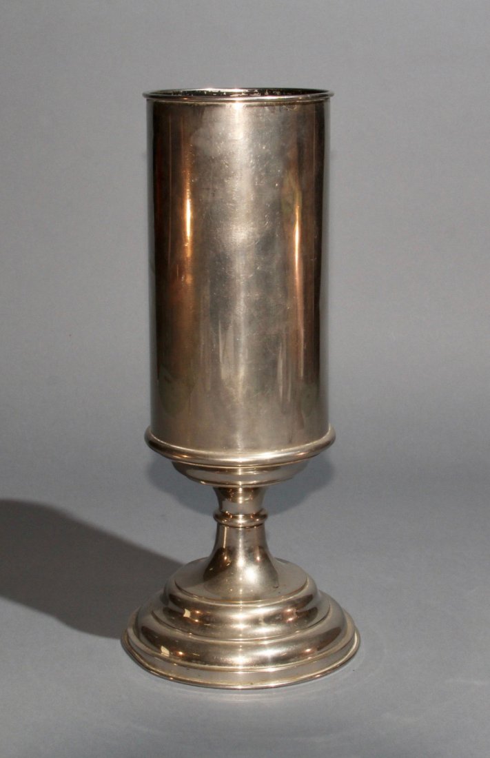 THE ENCHANTED FLAG VASE – ROTERBERG (1 of 2)