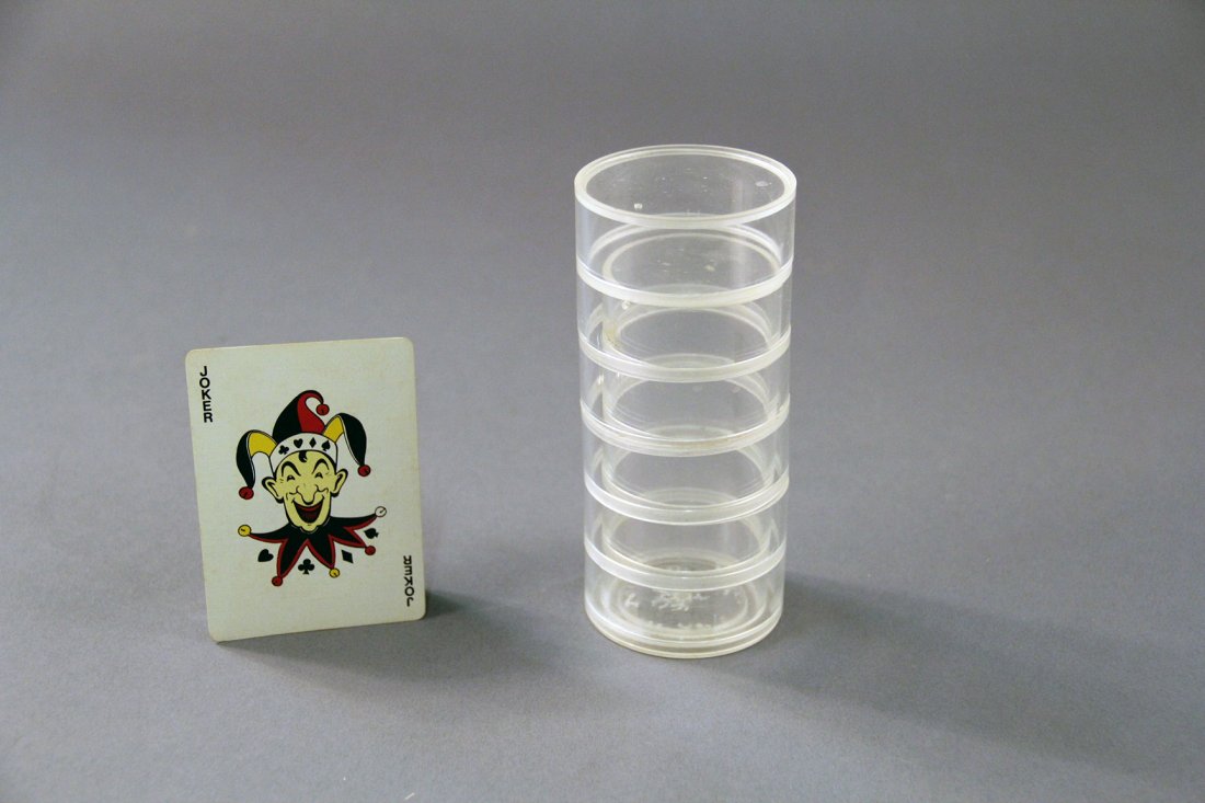 Anverdi Wonder Glass: As shown on page 99 in Anverdi 50 Years of Magical Creations and marketed in 1964 at a high price. Tony Anverdi (1925-1995) was originally an amateur magic clown who turned professional in the early 1