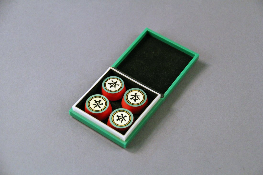 Chink a Chink: Eddy Taytelbaum. Circa 1975. Four turned wooden discs with reverse-painted Japanese figures, transpose position at the magician’s command. Beautifully made with black and green polished carrying cas