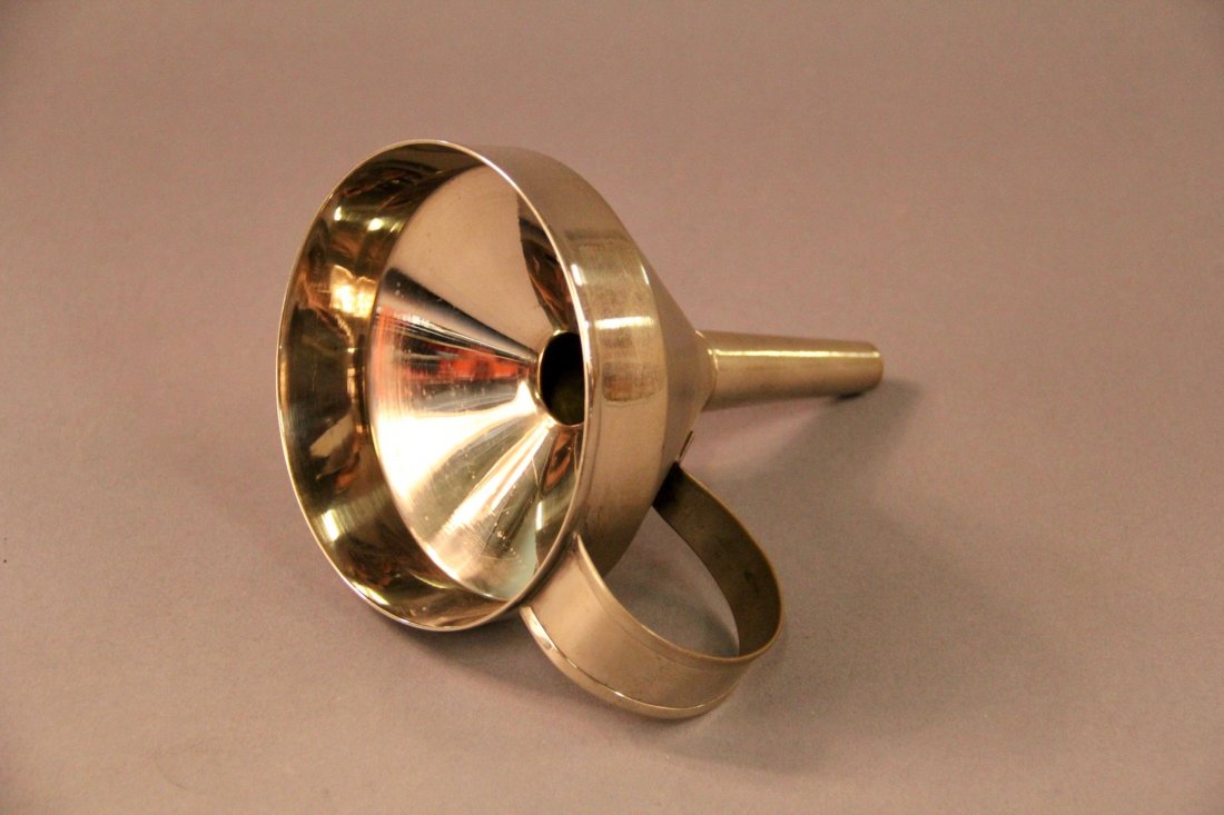 Funnel: Large (5 ½“ x 7 ½“) chrome plated funnel for the production of liquid. Piston valve. Well made. Condition: Very good. Uncommon.