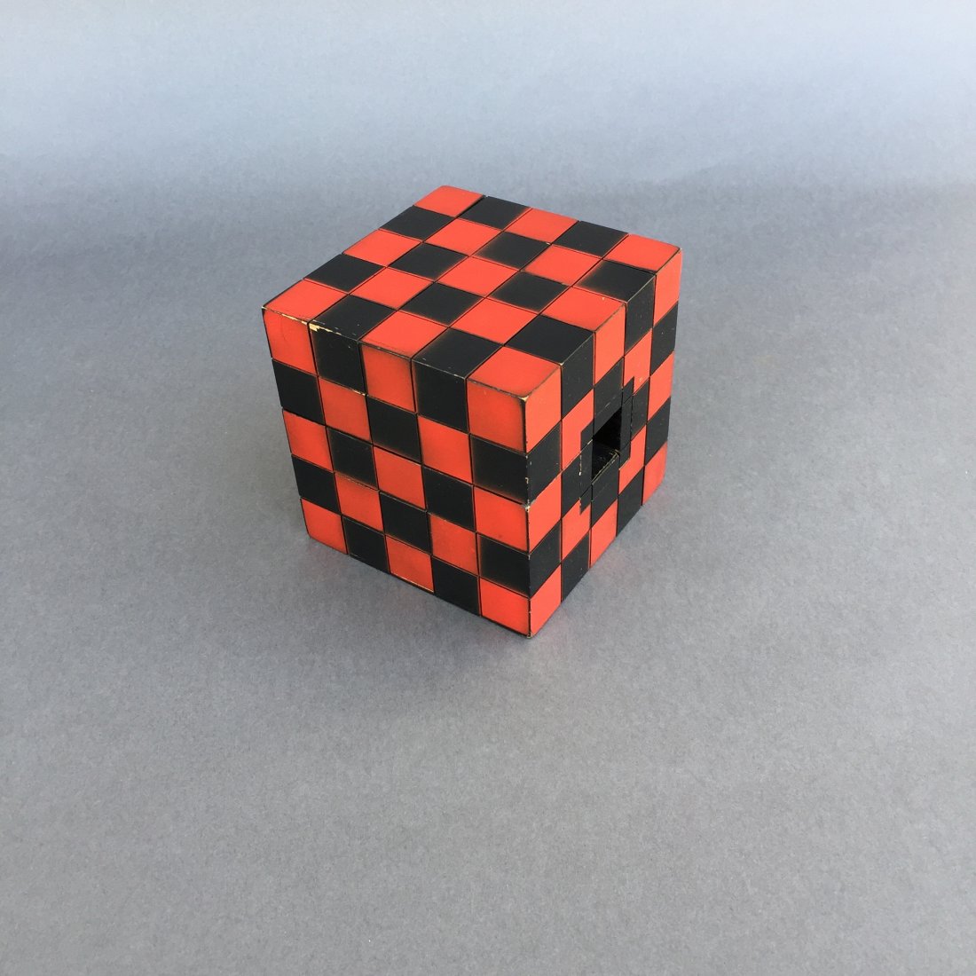 Levante’s Block Penetration - Abbott?: A solid block visably penetrates a rope. The internal mechanism is in good working order. There is slight paint wear.