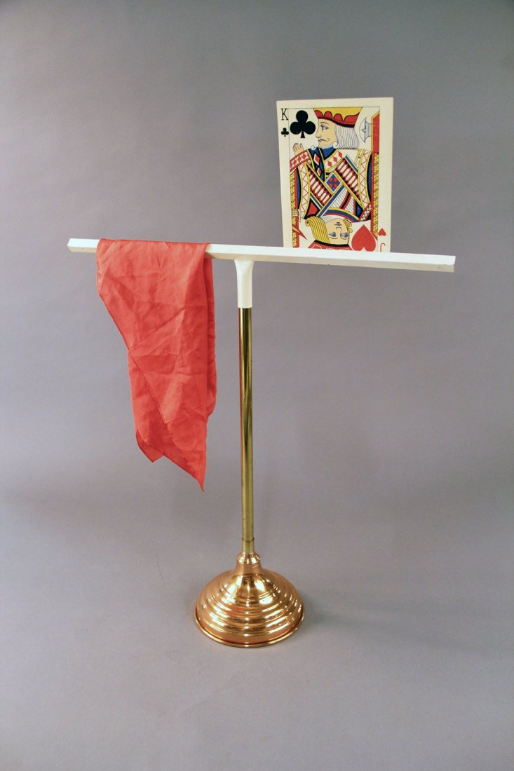 P&L Sympathetic Silks Stand (1 of 1)