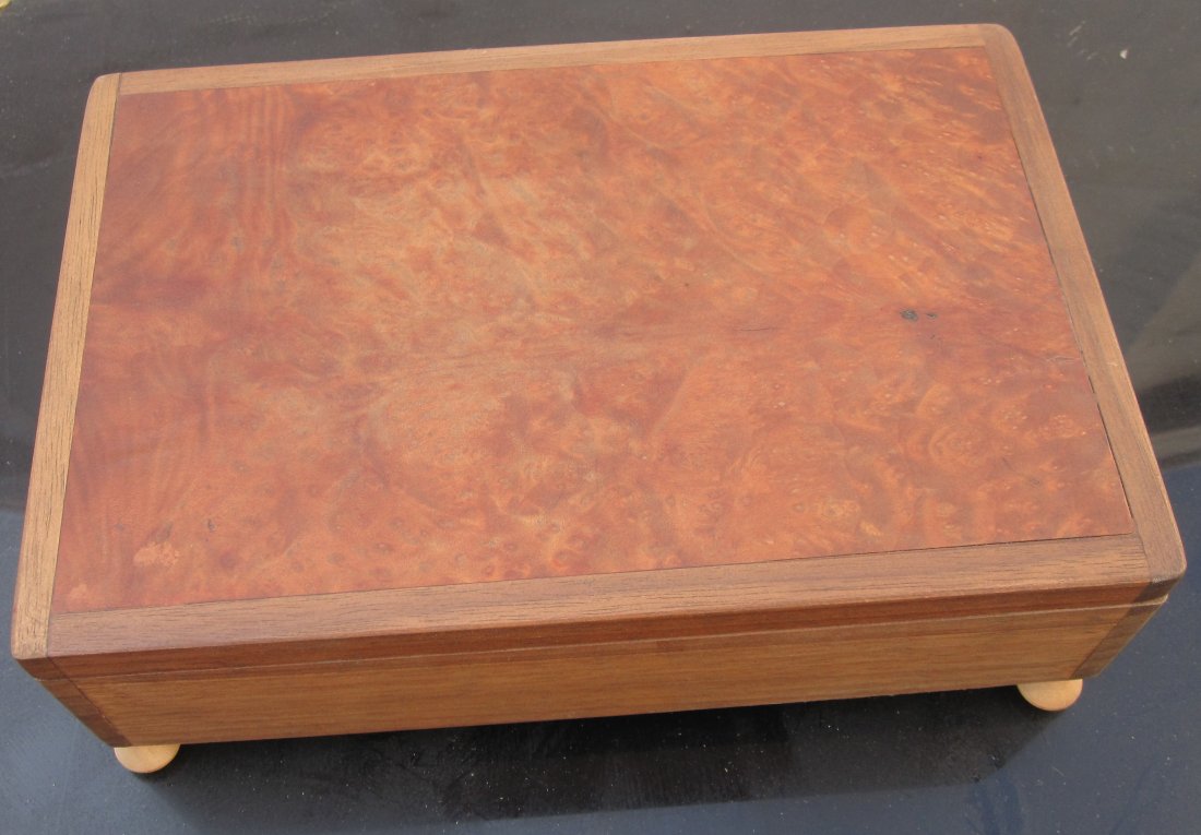 Chest of Destiny - Tabman: Tabman Chest of Destiny (T.A. Waters effect)Divination effect involving five artifacts resting on a tray in a beautifully finished box. Complete with instruction sheets.The bottom of the tray has a sp