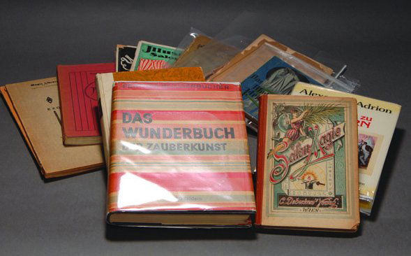 (German) Fourteen Volumes: Das Wunderbuch Der Zaub: (German) Fourteen Volumes: Das Wunderbuch Der Zauberkunst by Ottokar Fischer, 1929, dust jacket; Fakire Und Fakirtum by Richard Schmidt, 1908; Die Kunst Zu Zaubern by Alexander Adrion, 1978, dust jack